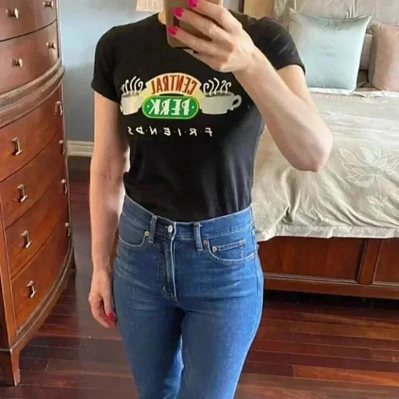 Friends T-Shirt Central Perk Graphic Print Cropped Fitted Y2K Baby Tee Black XS - Picture 3 of 16